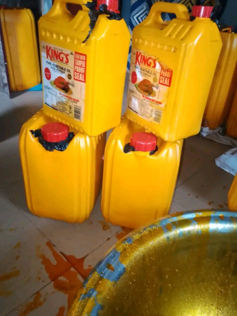 premium-red-palm-oil-pure-nigerian-cooking-oil-for-authentic-dishes-big-0